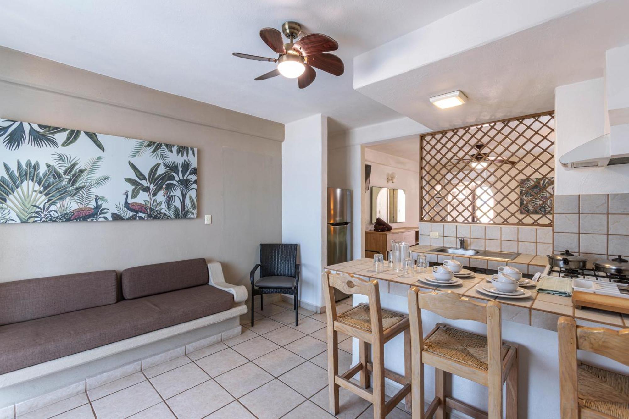 Torreblanca Beach Hotel And Suites Guayabitos - Desayuno Y Comida Incluido Ринкон-де-Гуайябитос Экстерьер фото