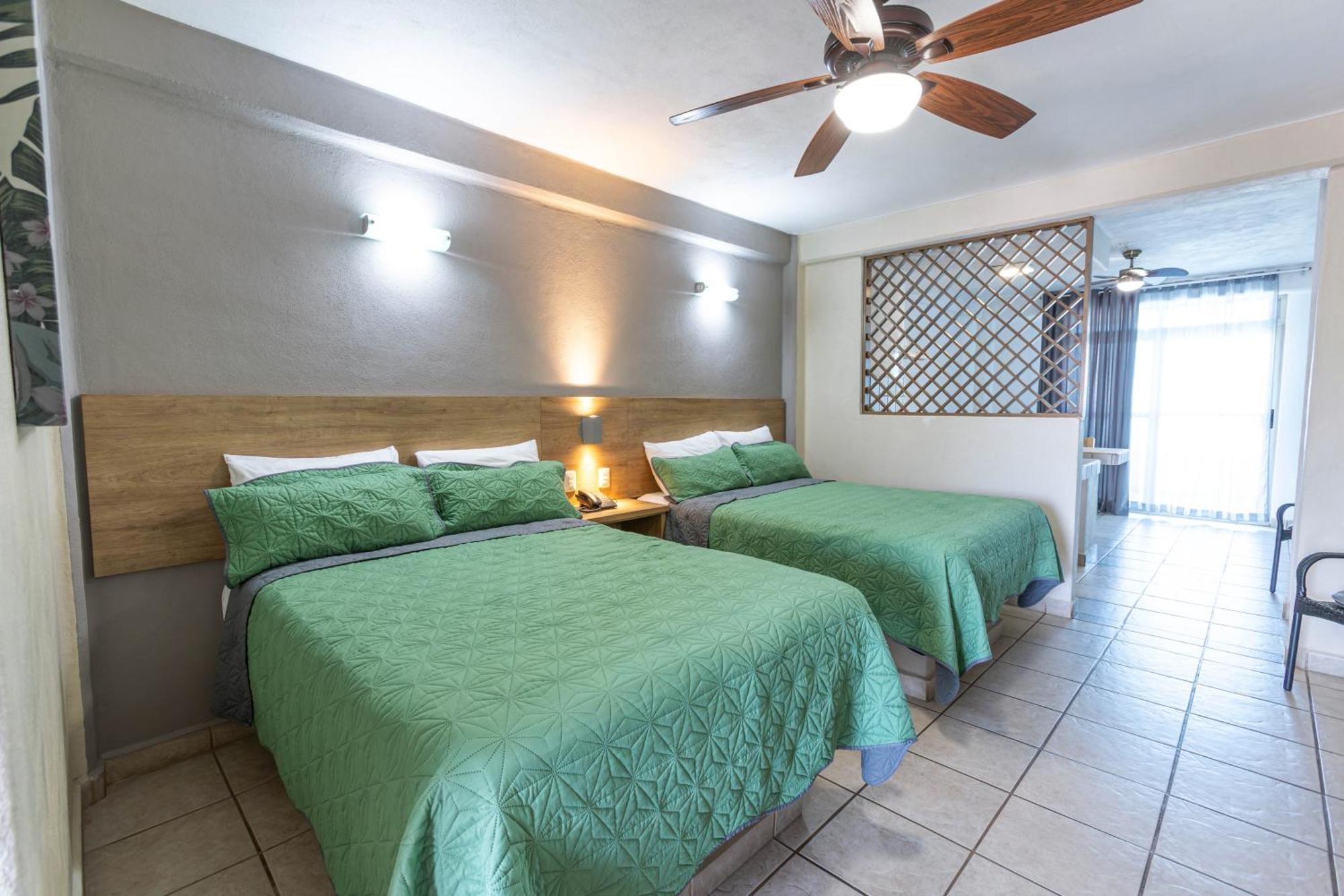 Torreblanca Beach Hotel And Suites Guayabitos - Desayuno Y Comida Incluido Ринкон-де-Гуайябитос Экстерьер фото