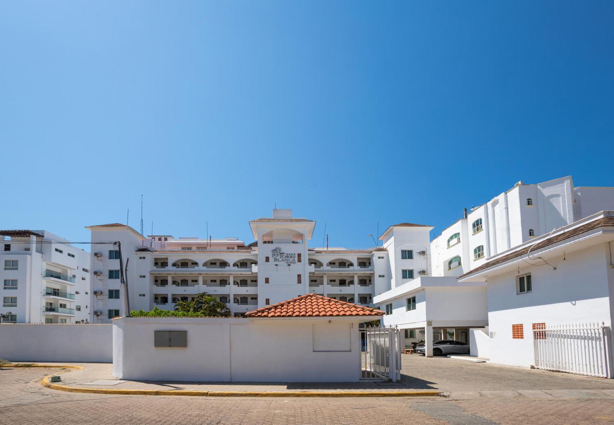 Torreblanca Beach Hotel And Suites Guayabitos - Desayuno Y Comida Incluido Ринкон-де-Гуайябитос Экстерьер фото
