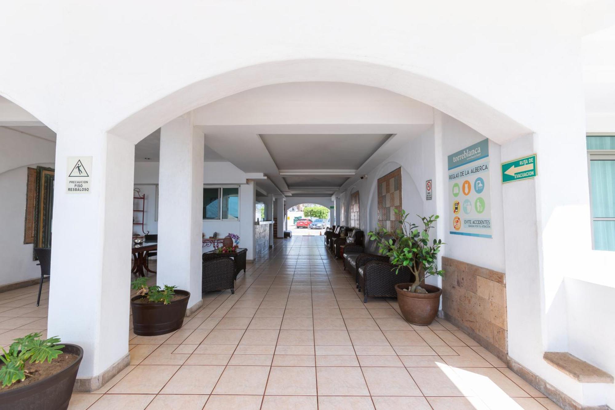 Torreblanca Beach Hotel And Suites Guayabitos - Desayuno Y Comida Incluido Ринкон-де-Гуайябитос Экстерьер фото